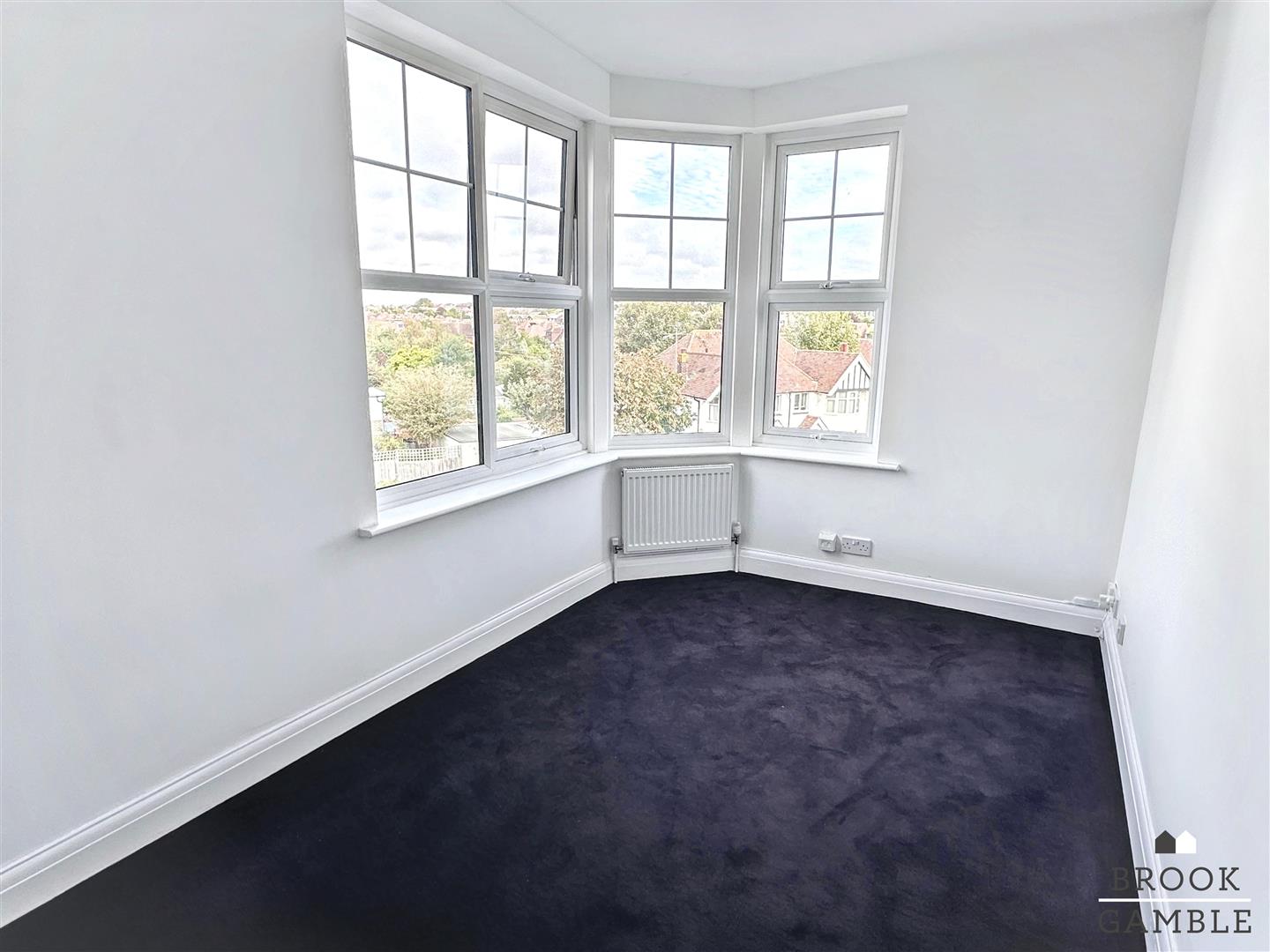 3 Bedroom Flat. Albert Parade in Eastbourne, East Sussex 11